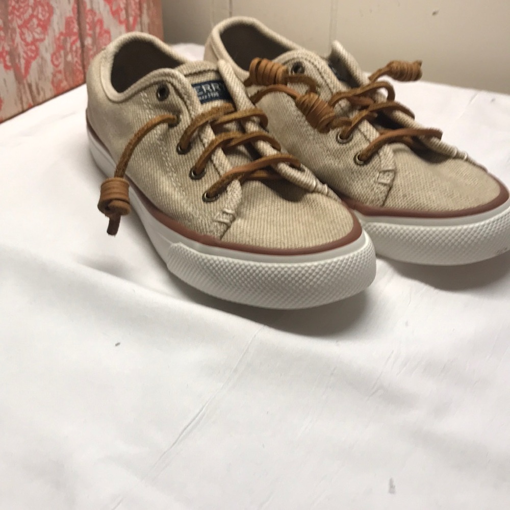 Sperry topsider boat shoes. Women’s size 6M